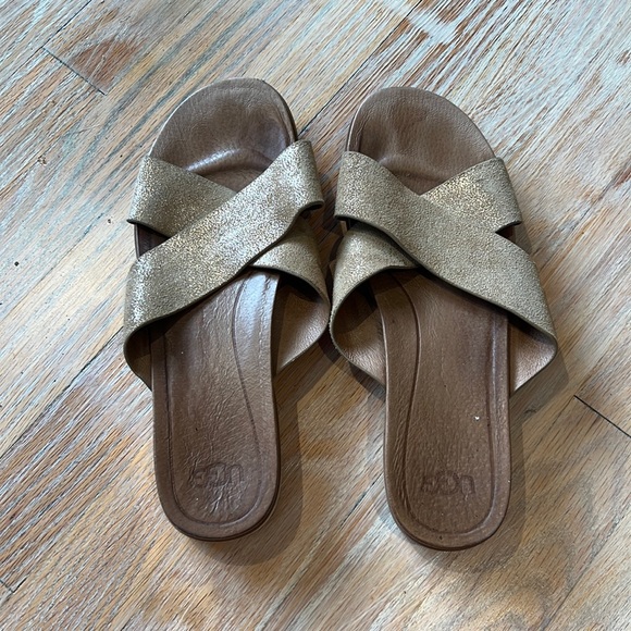 Ugg size 10 leather cross slides gold - Picture 1 of 12